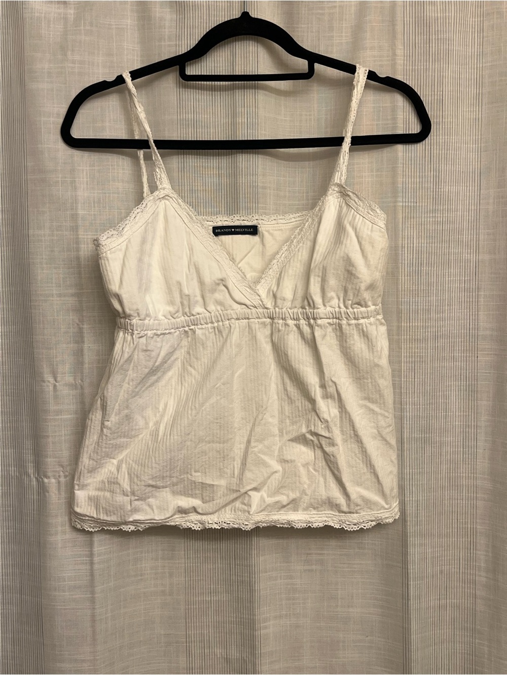 Super cute Brandy Melville top, so versatile!